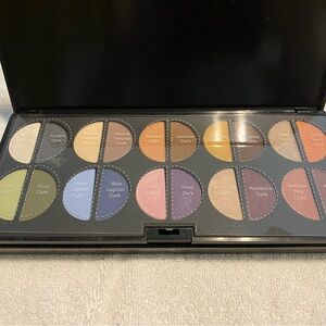 True touch eye shadow palette